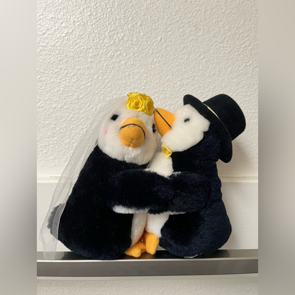 Vintage Dakin Hugging penguins Plush Stuffed Animal Bride & Groom‎ Wedding